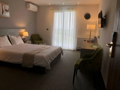 Aseman Shahr Hotel
