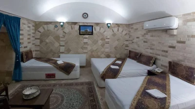 Firoozeh Traditional Hotel