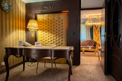 Laleh Hotel