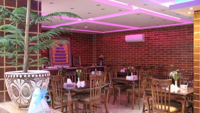 Jaam Firouzeh Hotel