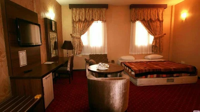 Parsia Grand Hotel