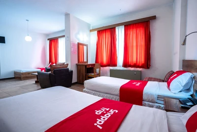 New Naderi Hotel