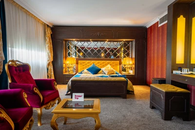 Laleh Hotel