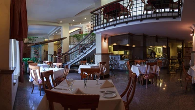Eskan Forsat Hotel