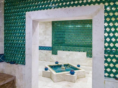 Zandiyeh Hotel