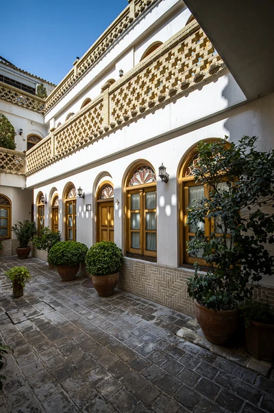 Ghasr Monshi Hotel