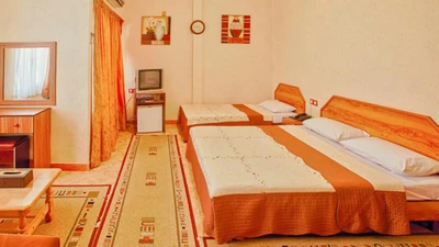 Aram Hotel