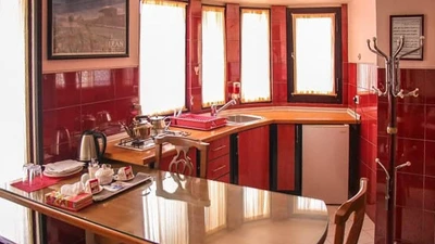Hasht Behesht Hotel