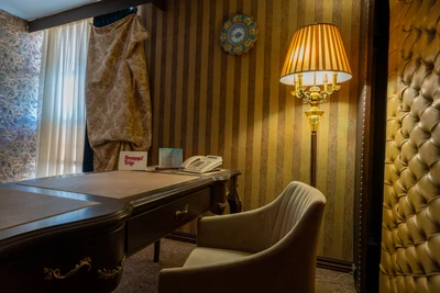 Laleh Hotel