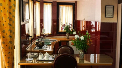 Hasht Behesht Hotel