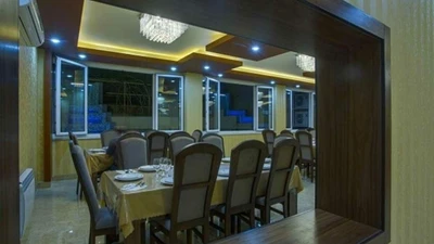 Kerman Hezār Hotel
