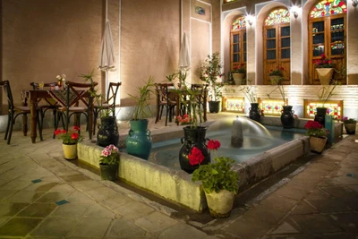 Hotel Tavousiyeh