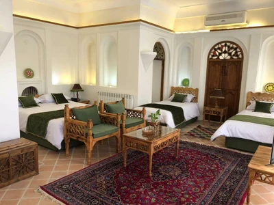 Arghavan Traditional  Hotel