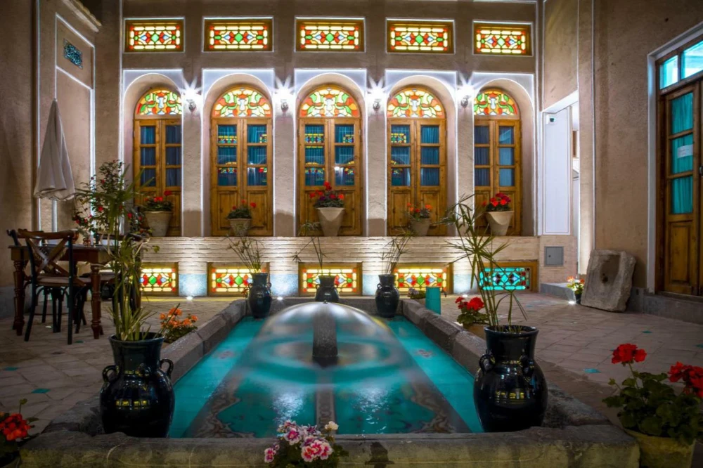 Hotel Tavousiyeh