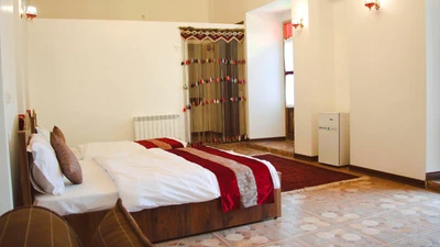 Esfanjan Hotel