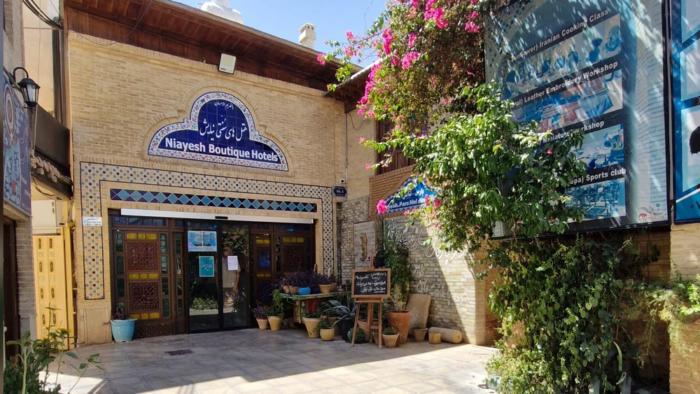 Niayesh Hotel