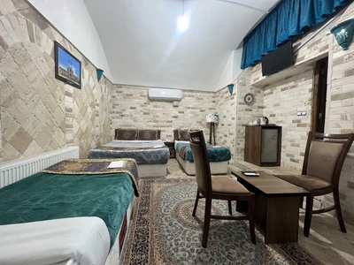 Firoozeh Traditional Hotel