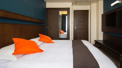Eskan Alvand Hotel