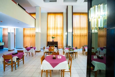 New Naderi Hotel