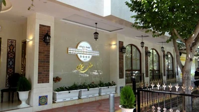 Khajoo Hotel