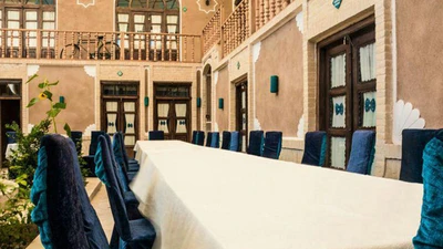 Firoozeh Traditional Hotel