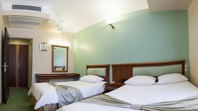 Eskan Forsat Hotel
