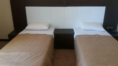 Kerman Hezār Hotel