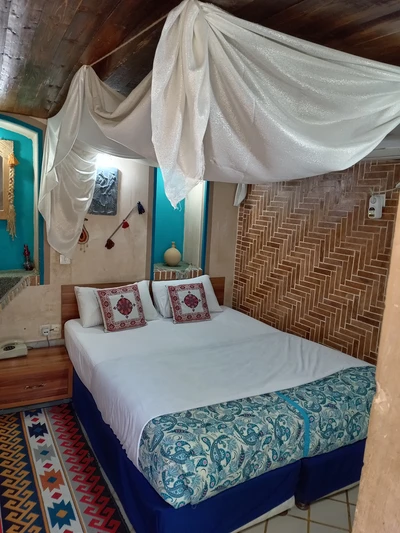 Mahmonir Traditional Hotel