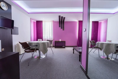 Gostaresh Hotel