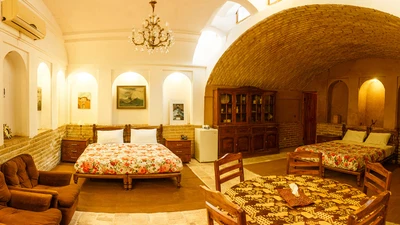 Khaneh Seneek Traditional Hotel