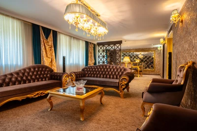 Laleh Hotel