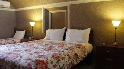 Khaneh Seneek Traditional Hotel