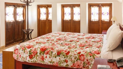Khaneh Seneek Traditional Hotel
