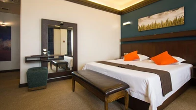 Eskan Alvand Hotel