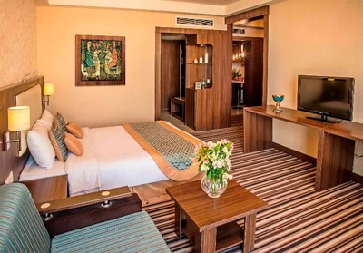 Parsian Enghelab Hotel