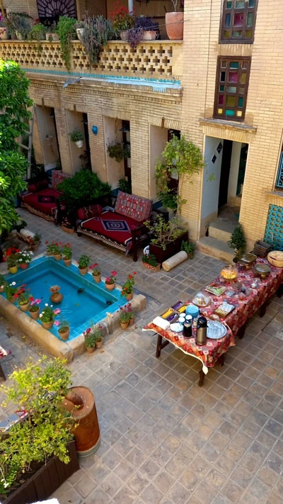 Mahmonir Traditional Hotel