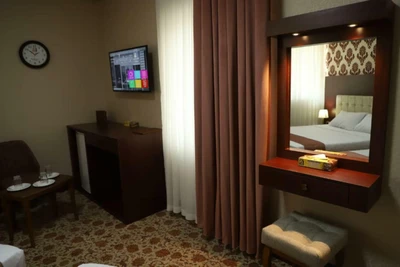 Niayesh Hotel
