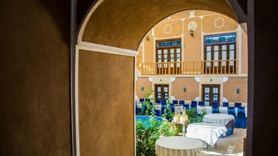 Firoozeh Traditional Hotel