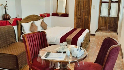 Esfanjan Hotel