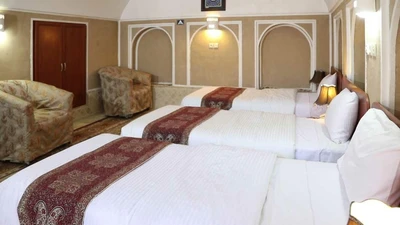 Firoozeh Traditional Hotel