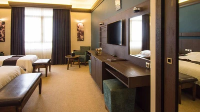 Eskan Alvand Hotel