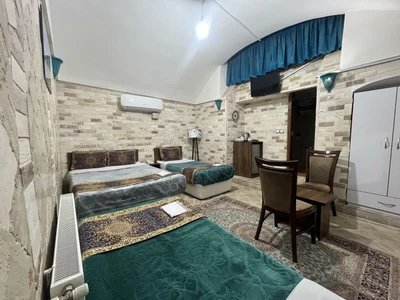 Firoozeh Traditional Hotel