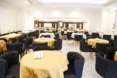 Javar Al-Molk Hotel