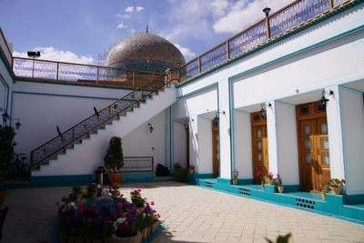 Sheikh Lotfollah Hotel
