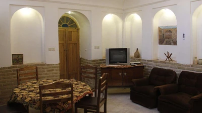 Khaneh Seneek Traditional Hotel