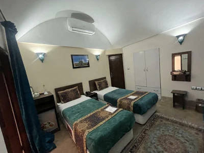 Firoozeh Traditional Hotel