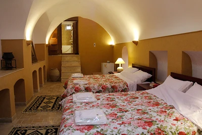 Khaneh Seneek Traditional Hotel