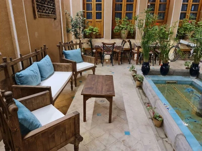 Hotel Tavousiyeh