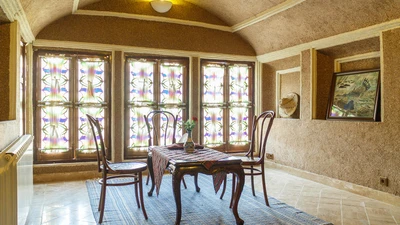 Khaneh Seneek Traditional Hotel