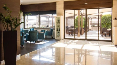 Eskan Alvand Hotel